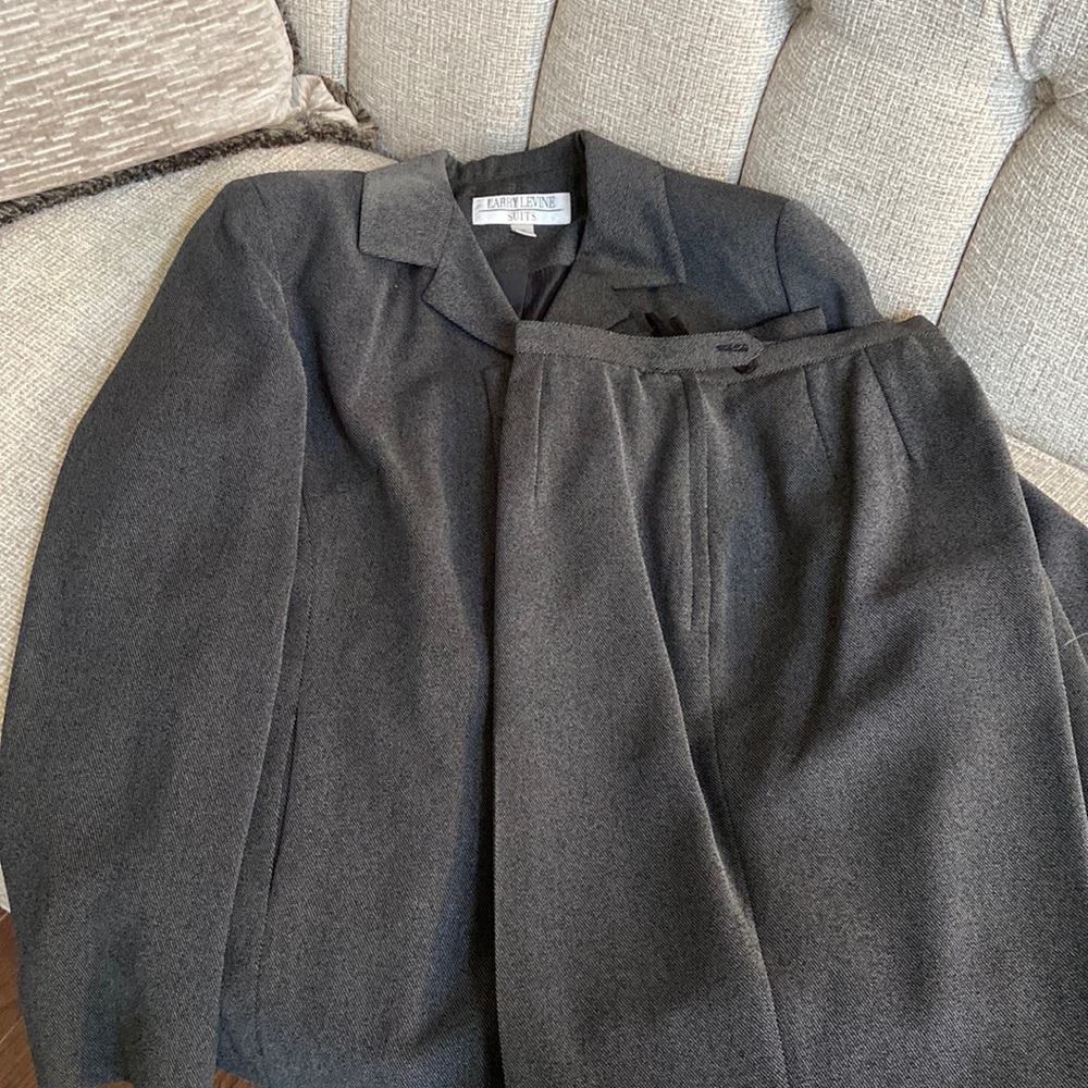 Larry Levine pantsuit size 12